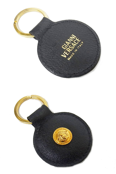 実際に弊社で買取させて頂いたVERSACE/ヴェルサーチ キーホルダー/キーリング 黒金/アクセの画像 1枚目