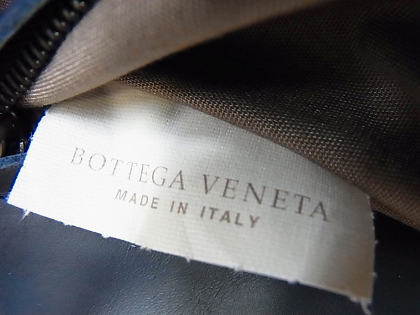 実際に弊社で買取させて頂いたBOTTEGA VENETA/ボッテガ カーフレザーショルダーバッグ 濃紺の画像 8枚目