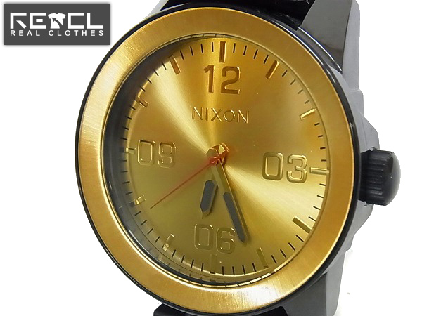 買い公式 NIXON 黒金 - 時計