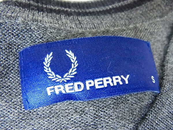 実際に弊社で買取させて頂いたFRED PERRY/フレッドペリー ワンポイントカーディガン グレー/Sの画像 2枚目