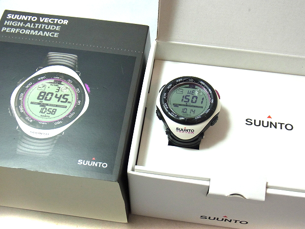 実際に弊社で買取させて頂いたSUUNTO/スント VECTOR performance ブラック×ホワイト デジタルの画像 5枚目