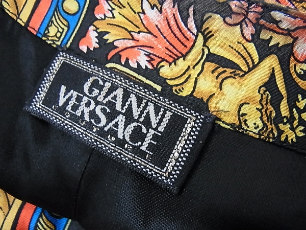 実際に弊社で買取させて頂いたGIANNIVERSACE/ジャンニヴェルサーチ バロックプリントジレの画像 2枚目