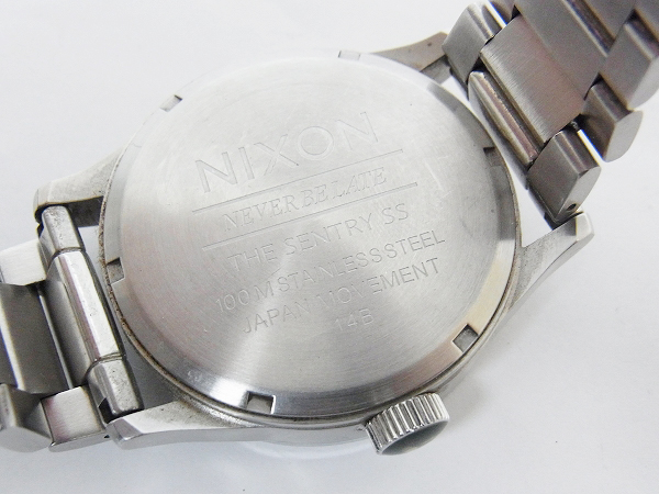 実際に弊社で買取させて頂いたNIXON/ニクソン セントリー SS 腕時計 NA3561696-00/銀×緑の画像 4枚目