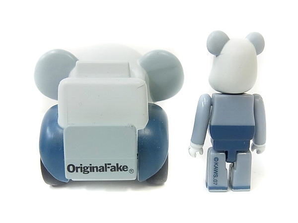 実際に弊社で買取させて頂いたチョロQ×BE@RBRICK OriginalFake GOLD KAWS 一周年記念 50％の画像 2枚目