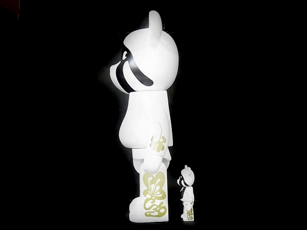 実際に弊社で買取させて頂いたBE@RBRICK/ベアブリック 伊勢丹120周年 限定 cap&pep 100%&400%の画像 2枚目