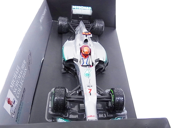 実際に弊社で買取させて頂いたMINICHAMPS メルセデスAMG W03 M.シューマッハ lastレース 1/18の画像 2枚目