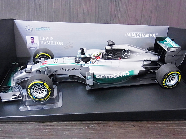 実際に弊社で買取させて頂いたミニチャンプス Mercedes W05 L.ハミルトン ミニカー 1/18の画像 5枚目