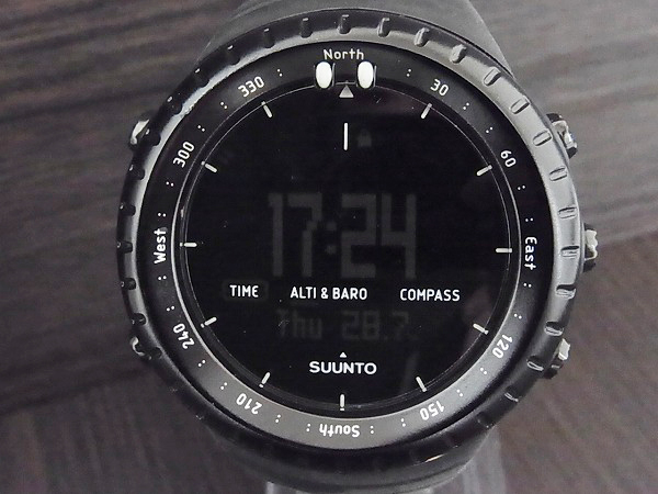 実際に弊社で買取させて頂いたSUUNTO/スント CORE/コア オールブラック 腕時計/SS014279010の画像 1枚目