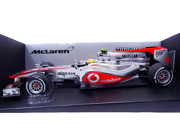 実際に弊社で買取させて頂いたMINICHAMPS Mclaren Mercedes MP4-25 L.ハミルトン 2010 1/18の画像 1枚目