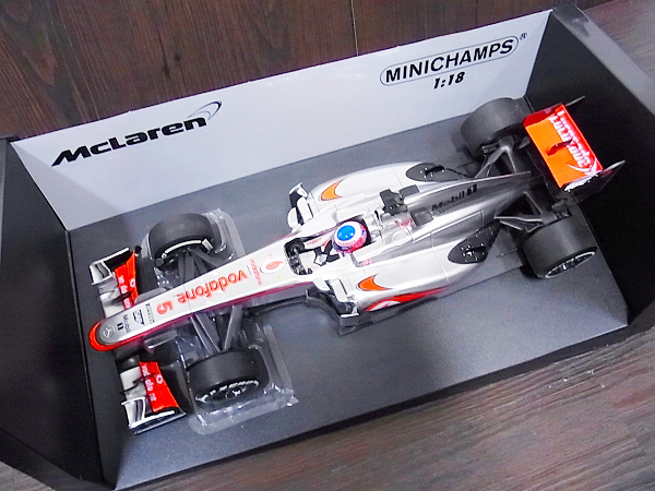 実際に弊社で買取させて頂いたMINICHAMPS McLAREN MERCEDES MP4-28 F1 J.Button 2013 1/18の画像 1枚目