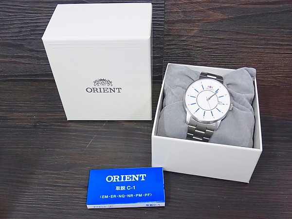 実際に弊社で買取させて頂いたORIENT/オリエント 自動巻き 裏スケ 腕時計 シルバー/ER02-C7の画像 7枚目