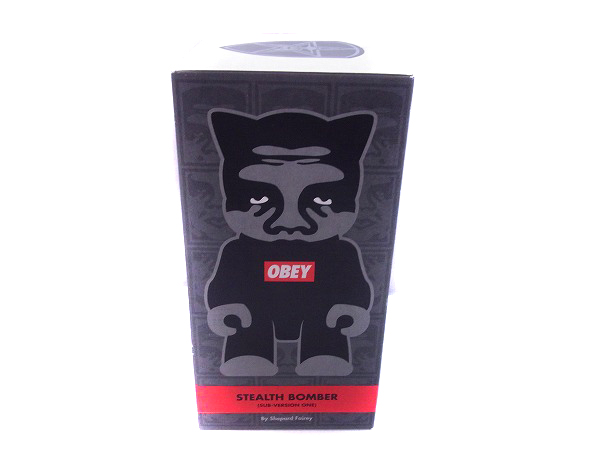 実際に弊社で買取させて頂いた[未開封]Toy2R 2006 OBEY OBEY stealth bomber フィギュアの画像 3枚目