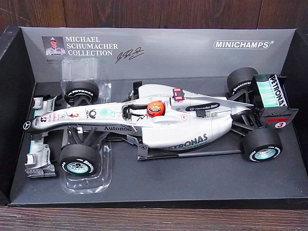 実際に弊社で買取させて頂いたミニチャンプス メルセデスGP F1 2010 M.シューマッハ 1/18の画像 1枚目