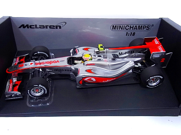 実際に弊社で買取させて頂いたMINICHAMPS McLaren Mercedes MP4-25 L.ハミルトン 2010 1/18の画像 1枚目