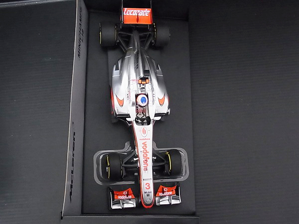 実際に弊社で買取させて頂いたMINICHAMPS Mclaren Mercedes MP4-27 J.バトン 2012 1/18の画像 2枚目