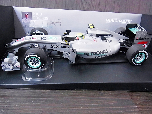 実際に弊社で買取させて頂いたミニチャンプス Mercedes GP F1 MGP W01 N.ロズベルグ2010 1/18の画像 4枚目