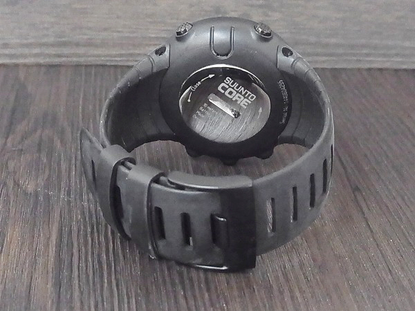 実際に弊社で買取させて頂いたSUUNTO/スント CORE/コア オールブラック 腕時計/SS014279010の画像 4枚目