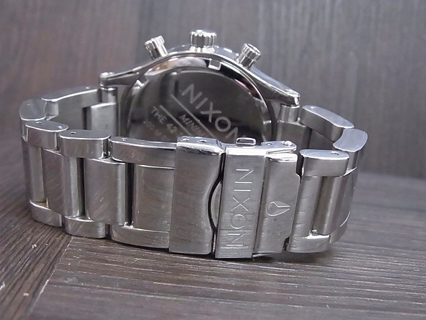 実際に弊社で買取させて頂いたNIXON/ニクソン 42-20 CHRONO HIGH POLISH シルバー A037 945の画像 3枚目