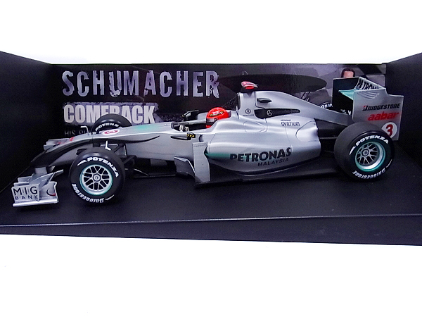 実際に弊社で買取させて頂いたMINICHAMPS Mercedes ペトロナGP 2010 M.シューマッハ 1/18の画像 1枚目