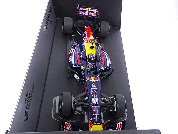 実際に弊社で買取させて頂いたMINICHAMPS RacingRENAULT/RB7 JAPANGP S.Vettel/ベッテル 1/18の画像 2枚目