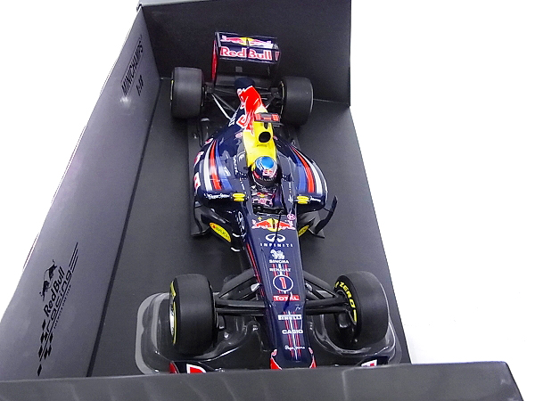 実際に弊社で買取させて頂いたMINICHAMPS INFINITI RedBullRacing F-1 2012 S.ベッテル 1/18の画像 2枚目