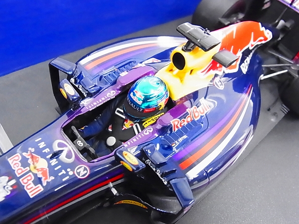 実際に弊社で買取させて頂いたMINICHAMPS F1 INFINITI REDBULL 2014 S.VETTEL ミニカー 1/18の画像 5枚目