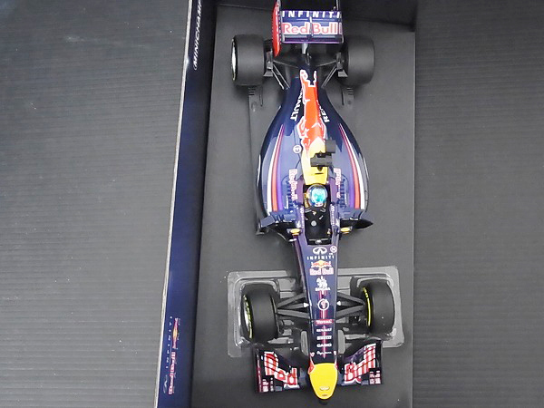 実際に弊社で買取させて頂いたMINICHAMPS INFINITI RACING RB10 S.Vettel/ベッテル 2014 1/18の画像 2枚目