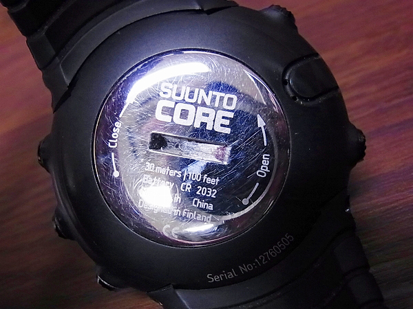 実際に弊社で買取させて頂いたSUUNTO/スント CORE/コア オールブラック 腕時計/SS014279010の画像 4枚目