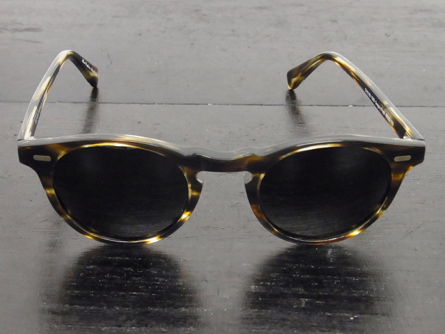 実際に弊社で買取させて頂いたOLIVER PEOPLES Gregory Peck デミ柄サングラス OV5186-1560の画像 1枚目