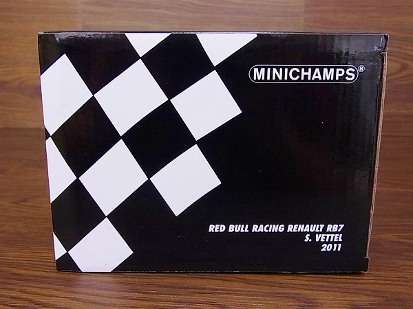 実際に弊社で買取させて頂いたミニチャンプス S.ベッテル レッドブル GP 2011 RB7 1/18の画像 5枚目