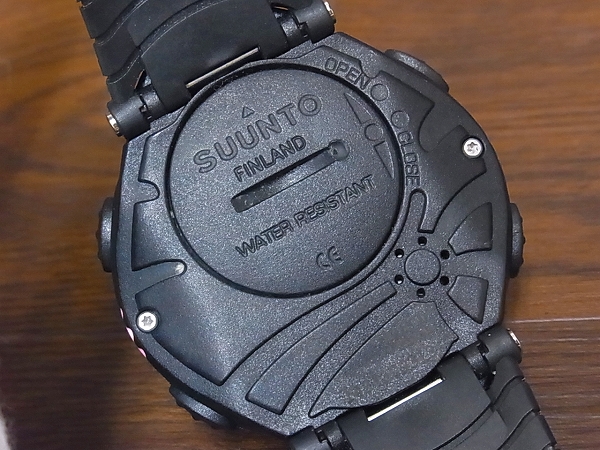 実際に弊社で買取させて頂いたSUUNTO/スント ベクター ピンク デジタル腕時計 SS01592000の画像 5枚目