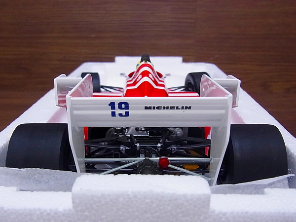 実際に弊社で買取させて頂いたMINICHAMPS ポルトガルGP トールマンハート#19 ミニカー 1/18の画像 2枚目