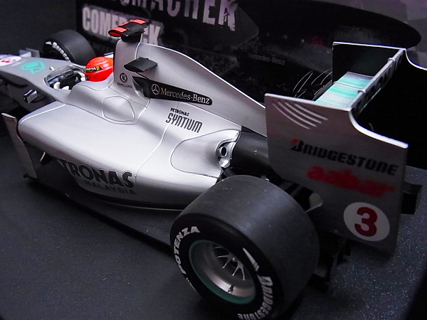 実際に弊社で買取させて頂いたMINICHAMPS メルセデスGP #3ショーカー2010M.シューマッハ 1/18の画像 3枚目