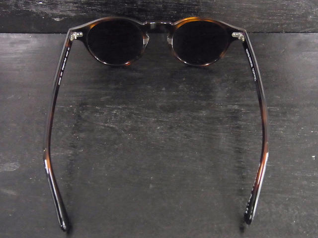 実際に弊社で買取させて頂いたOLIVER PEOPLES Gregory Peck デミ柄サングラス OV5186-1004の画像 2枚目