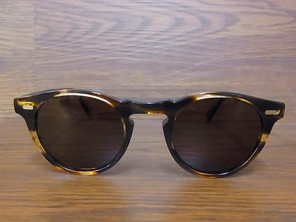 実際に弊社で買取させて頂いたOLIVER PEOPLES Gregory Peck デミ柄サングラス OV5186-1560の画像 1枚目