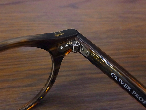 実際に弊社で買取させて頂いたOLIVER PEOPLES Gregory Peck デミ柄 伊達メガネ OV5186-1003の画像 4枚目