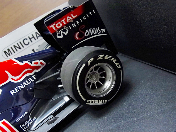 実際に弊社で買取させて頂いたMINICHAMPS RacingRENAULT/RB7 JAPAN GP 2011 S.ベッテル 1/18の画像 7枚目