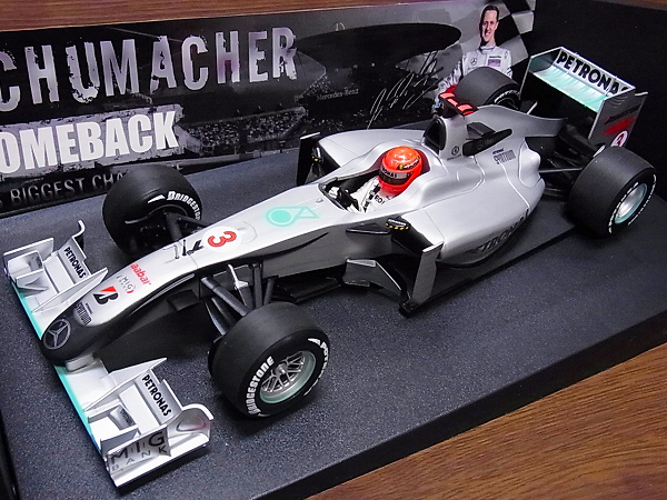 実際に弊社で買取させて頂いたMINICHAMPS メルセデスGP #3ショーカー2010M.シューマッハ 1/18の画像 1枚目