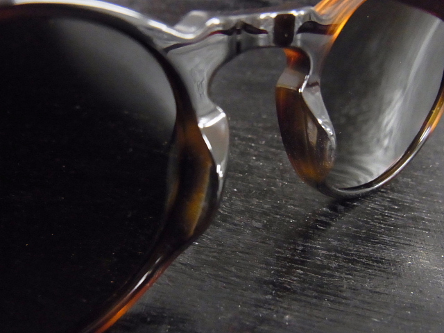 実際に弊社で買取させて頂いたOLIVER PEOPLES Gregory Peck デミ柄サングラス OV5186-1004の画像 3枚目