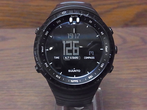 実際に弊社で買取させて頂いたSUUNTO/スント CORE/コア オールブラック 腕時計/SS014279010の画像 1枚目