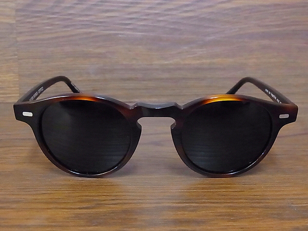 実際に弊社で買取させて頂いたOLIVER PEOPLES Gregory Peck デミ柄サングラス 茶 OV5186-1004の画像 1枚目