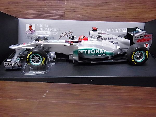 実際に弊社で買取させて頂いたMINICHAMPSメルセデスGPペトロナスW02 2011M.シューマッハ1/18の画像 2枚目