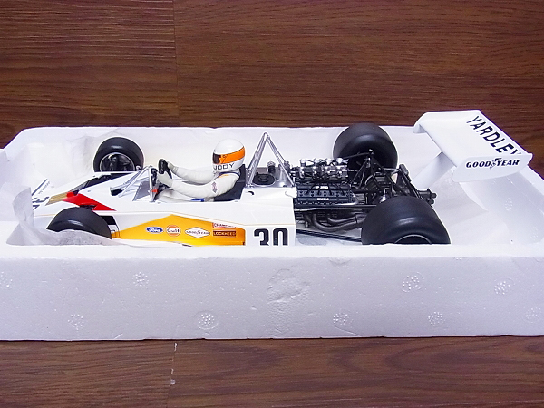 実際に弊社で買取させて頂いたMINICHAMPS イギリスGP マクラーレン M23 J. シェクター 1/18の画像 1枚目