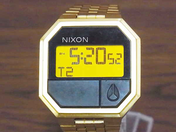 実際に弊社で買取させて頂いたNIXON/ニクソン RE-RUN/リ・ラン オールゴールド A158-502の画像 1枚目