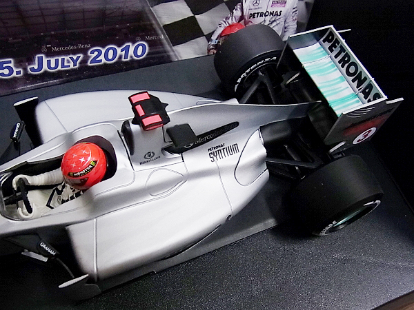 実際に弊社で買取させて頂いたミニチャンプス メルセデスGP F1 2010 M.シューマッハ 1/18の画像 3枚目
