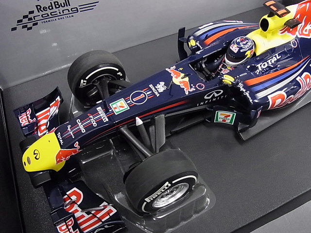 実際に弊社で買取させて頂いたミニチャンプス F1 RENAULT RB7 JAPAN GP 2011 S.Vettel 1/18の画像 2枚目