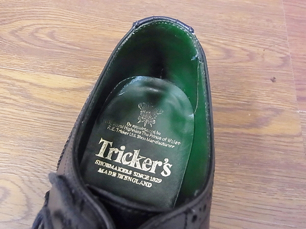 実際に弊社で買取させて頂いたTricker's/トリッカーズ ウィングチップ シューズ 黒/M5633の画像 6枚目