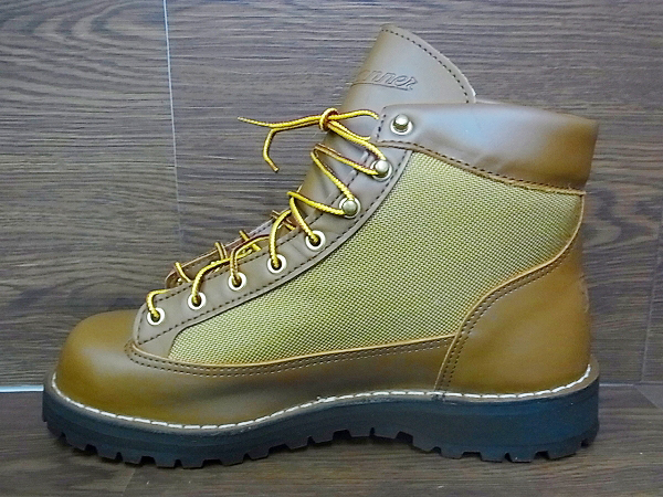 実際に弊社で買取させて頂いた【未使用】DANNER ダナーライト ハイキングブーツ 30420X/US8.5の画像 4枚目