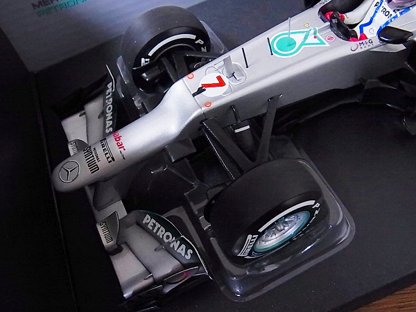 実際に弊社で買取させて頂いたミニチャンプス メルセデスGP F1 2012 M.シューマッハ 1/18の画像 1枚目