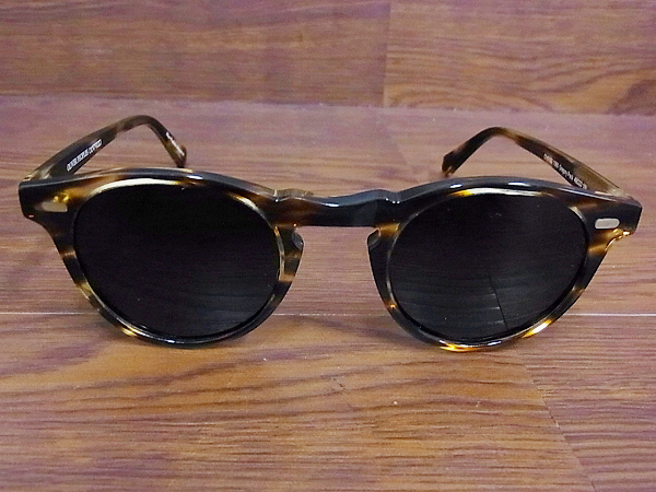 実際に弊社で買取させて頂いたOLIVER PEOPLES Gregory Peck デミ柄サングラス OV5186-1560の画像 1枚目